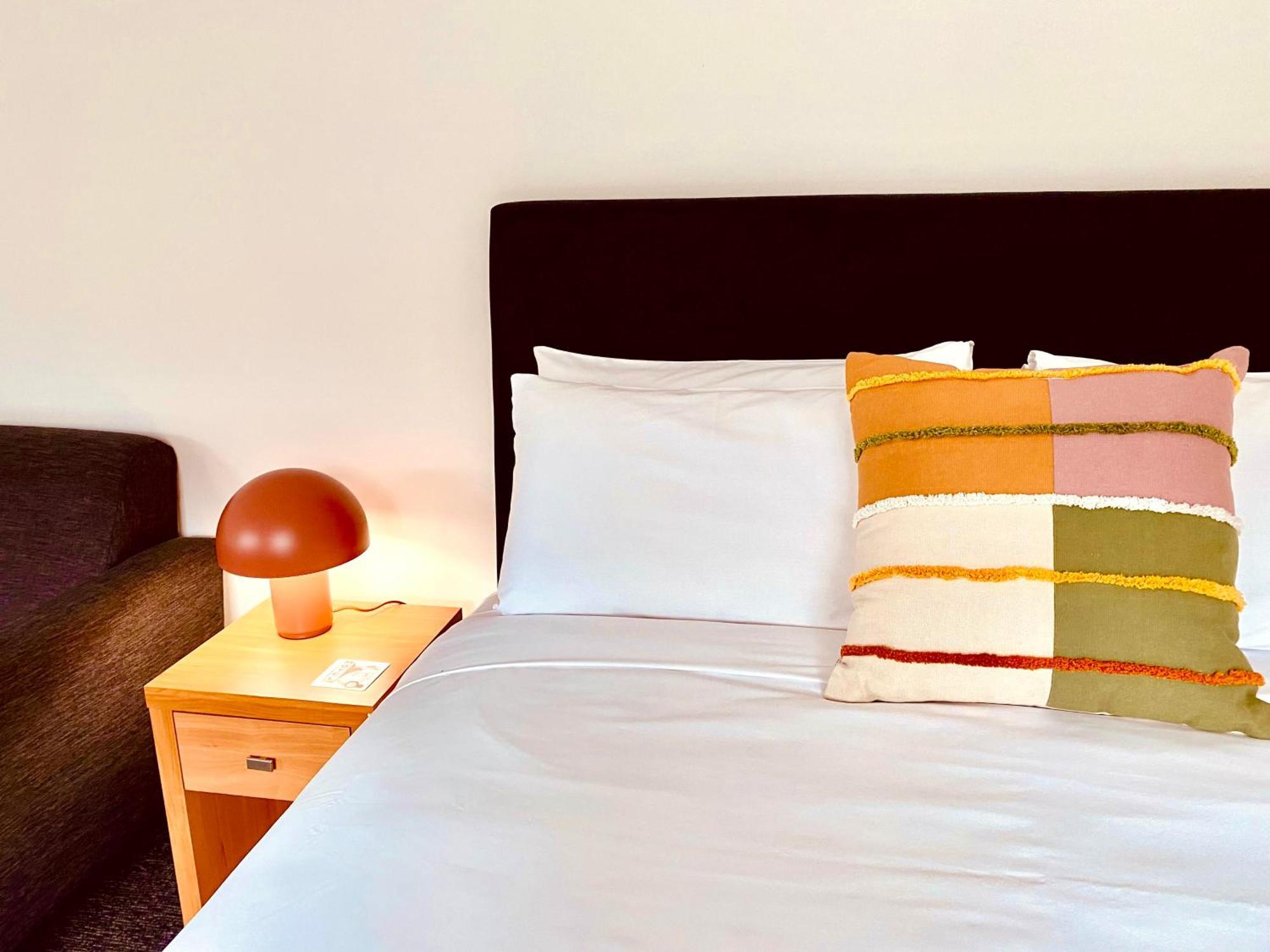 The Warby, Where Mid-Century Style Meets The Mountains Ворбертон Номер фото