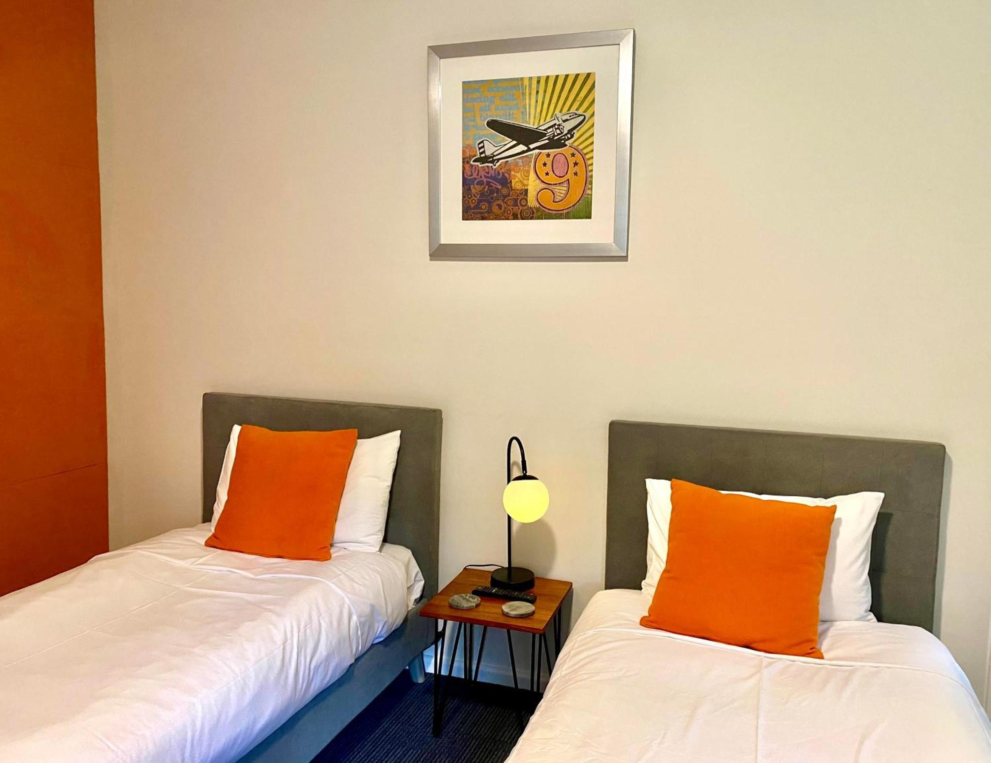 The Warby, Where Mid-Century Style Meets The Mountains Ворбертон Екстер'єр фото