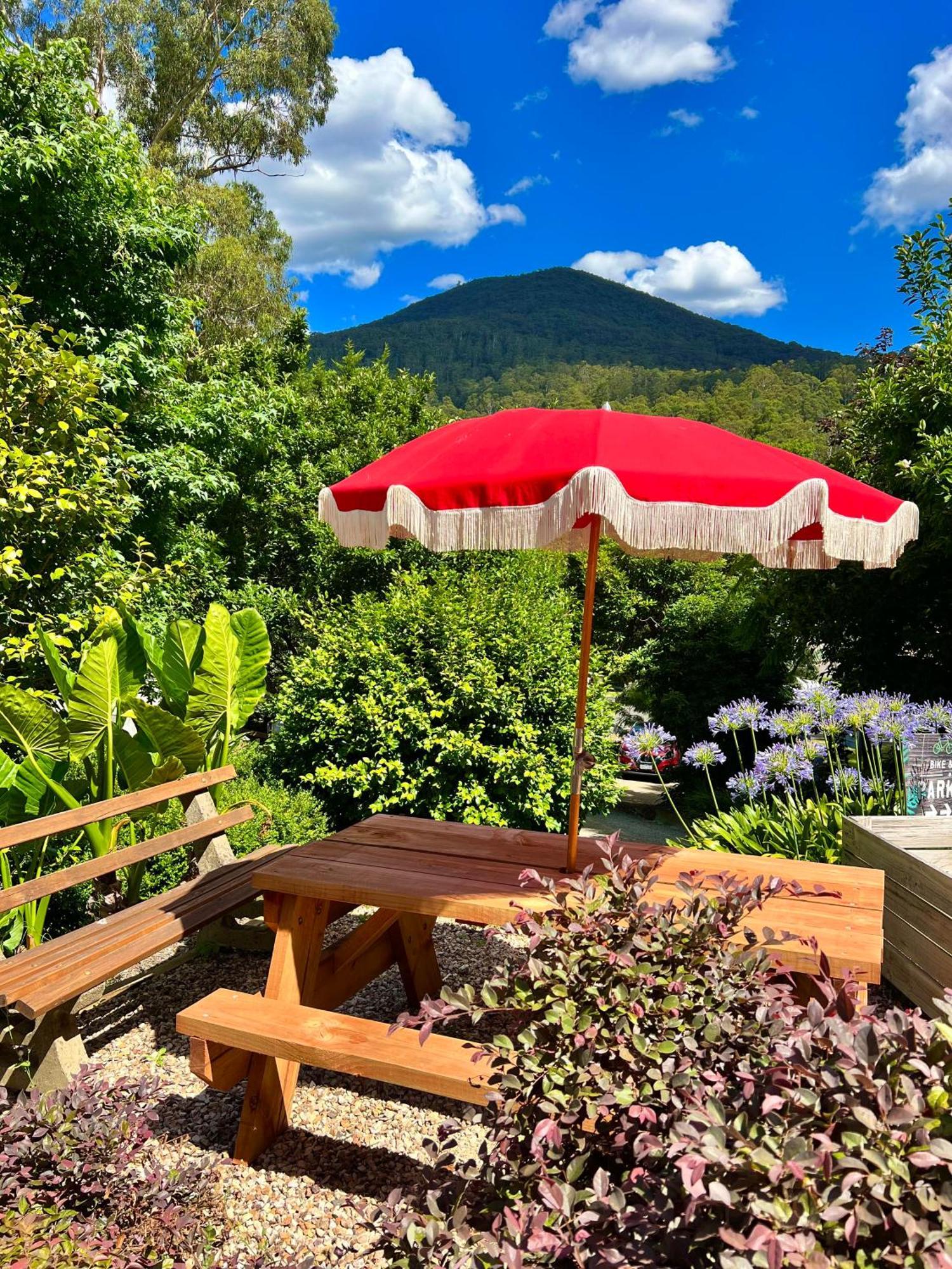 The Warby, Where Mid-Century Style Meets The Mountains Ворбертон Екстер'єр фото